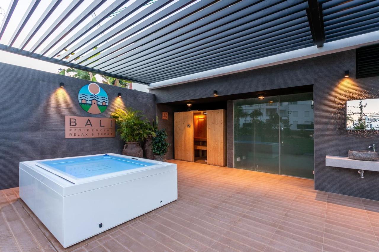 Nice 2 Bedroom Bali Apartment With Sea Views 托雷维耶哈 外观 照片