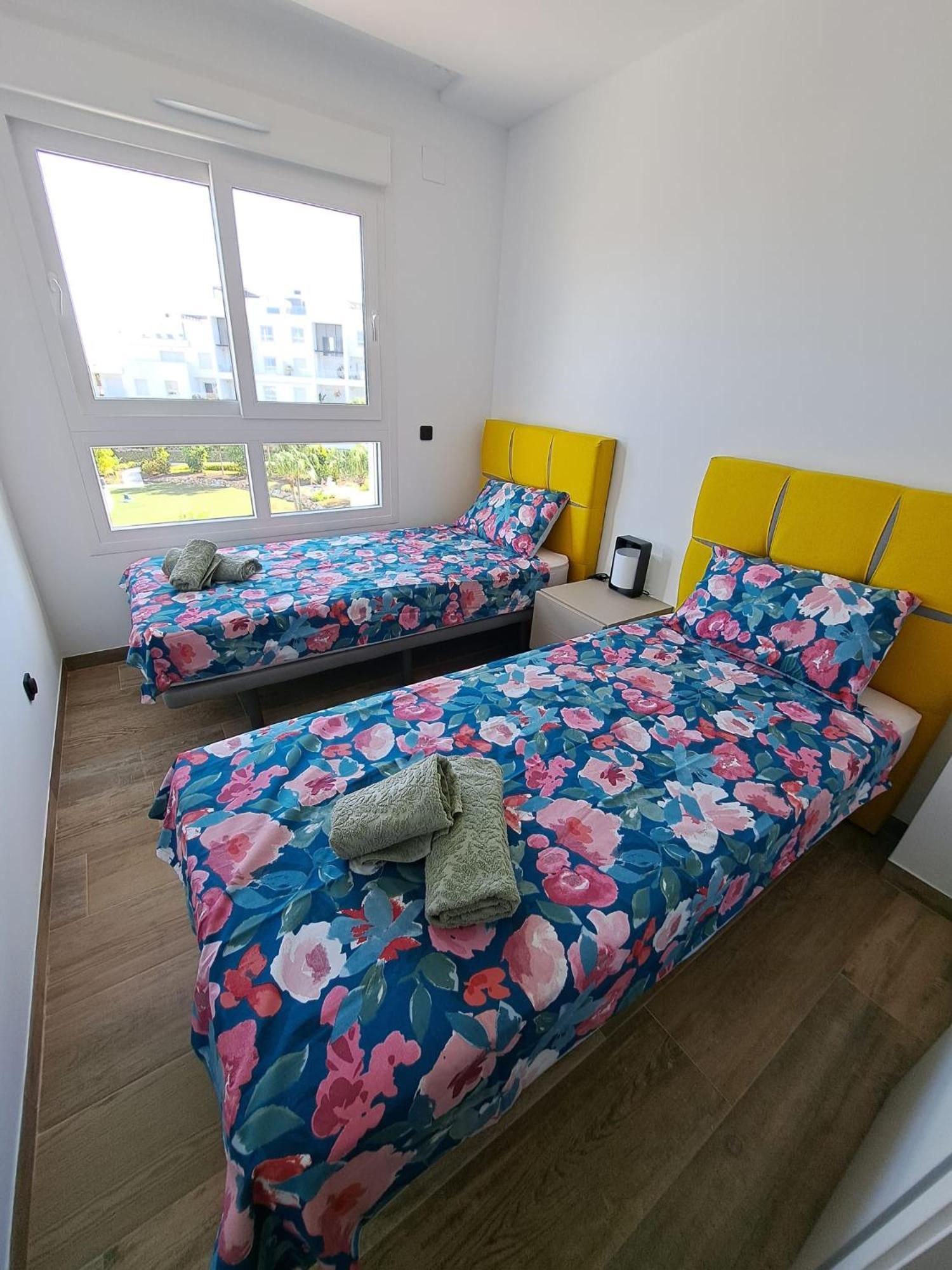 Nice 2 Bedroom Bali Apartment With Sea Views 托雷维耶哈 外观 照片