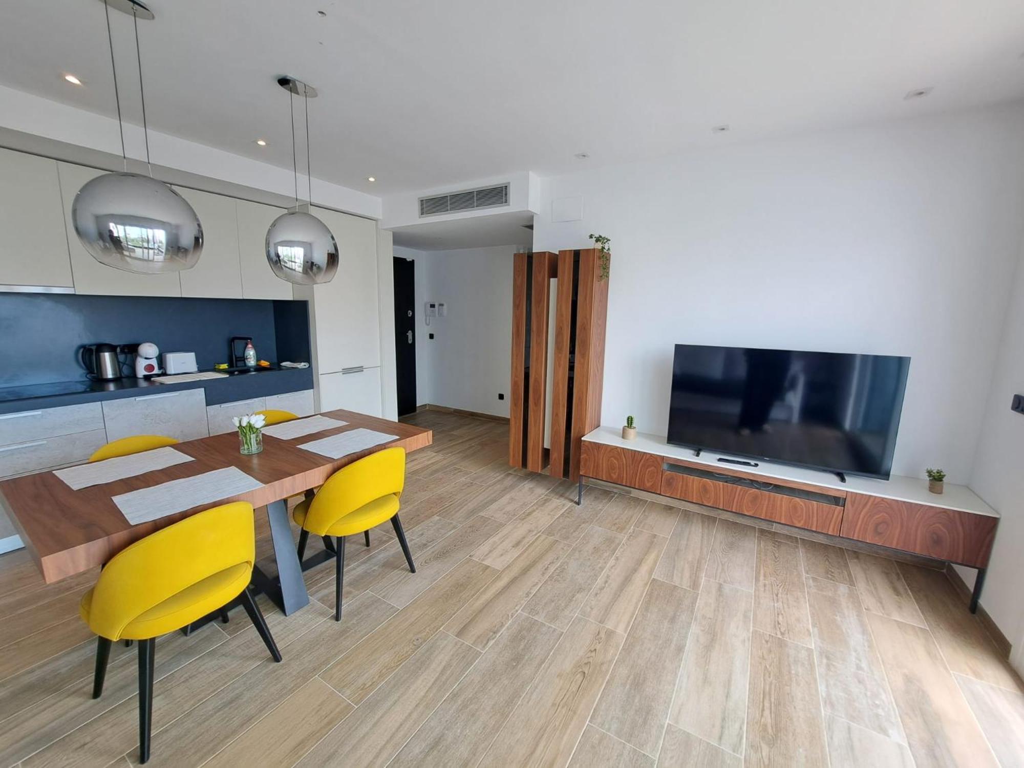 Nice 2 Bedroom Bali Apartment With Sea Views 托雷维耶哈 外观 照片
