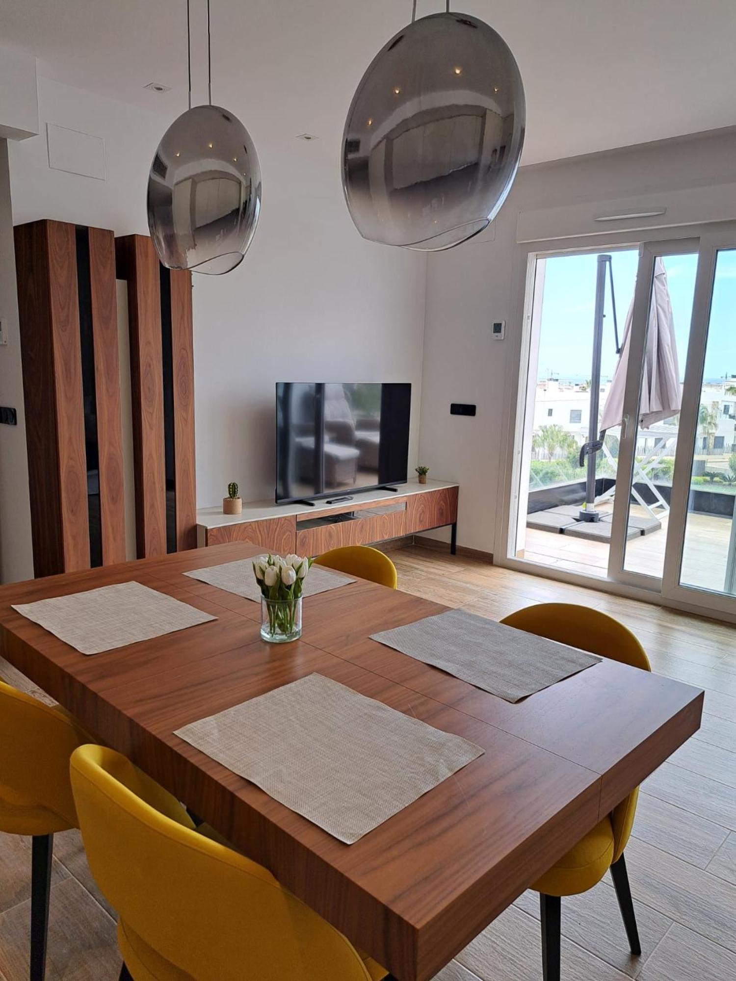 Nice 2 Bedroom Bali Apartment With Sea Views 托雷维耶哈 外观 照片