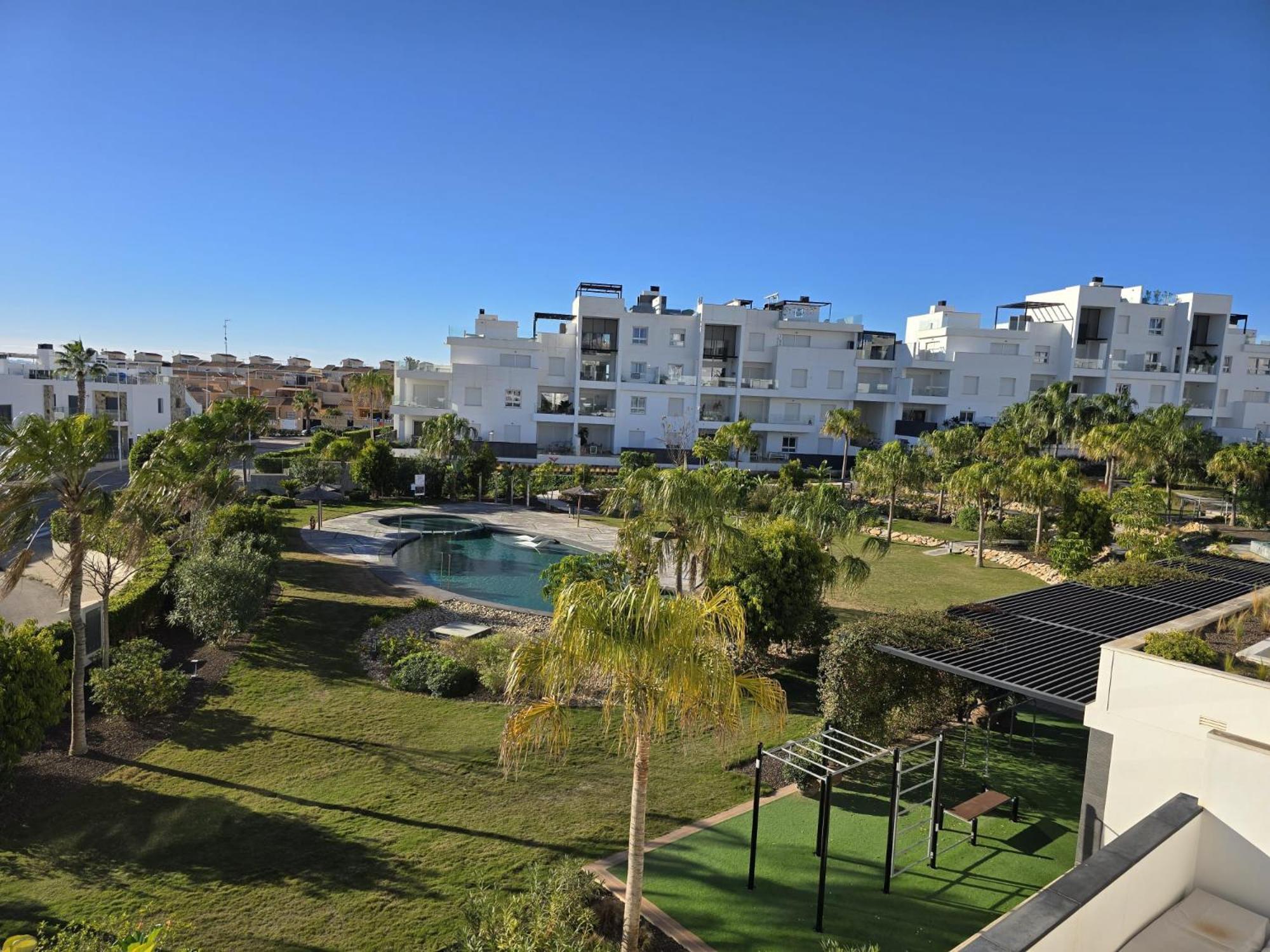 Nice 2 Bedroom Bali Apartment With Sea Views 托雷维耶哈 外观 照片