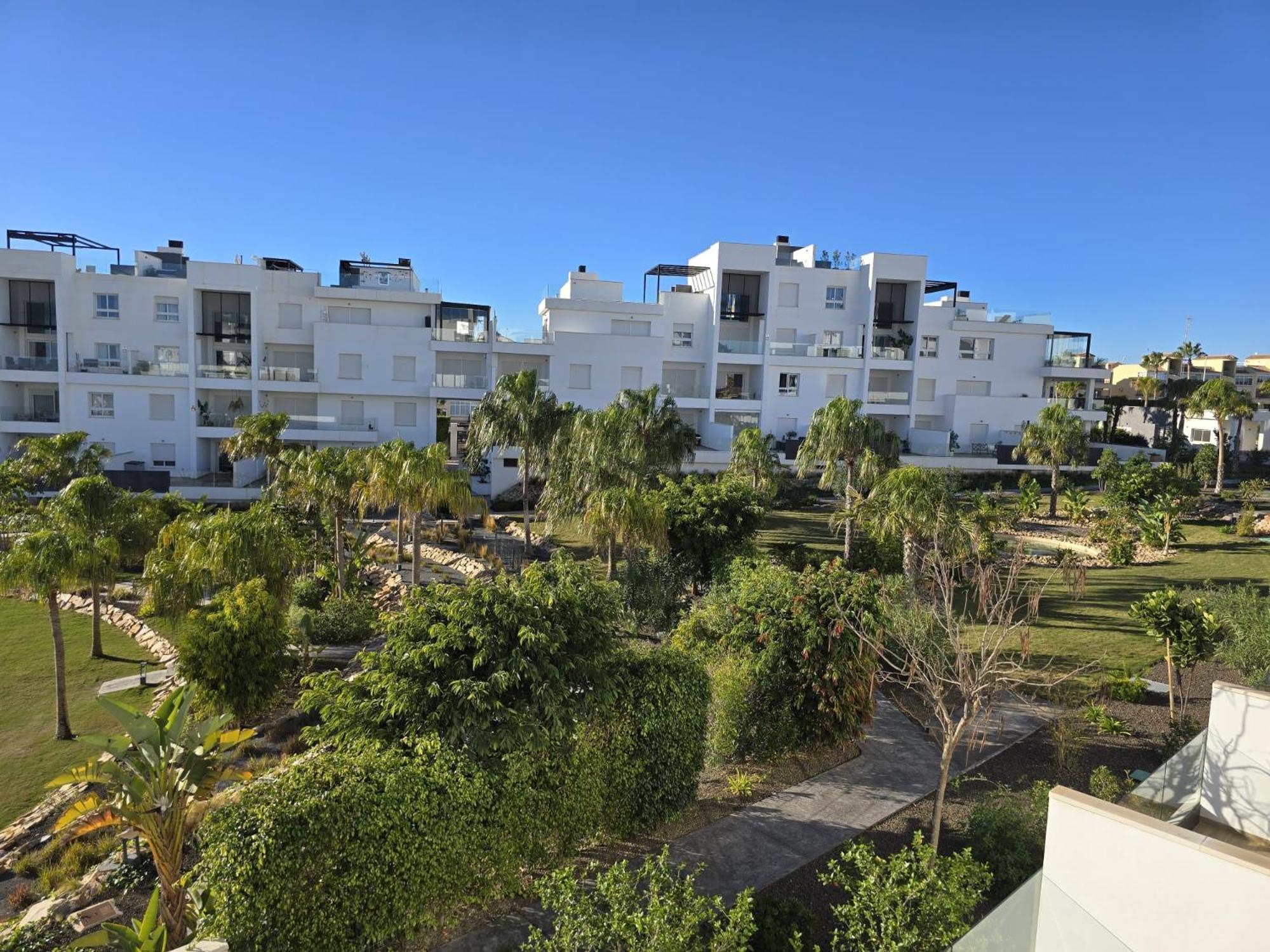Nice 2 Bedroom Bali Apartment With Sea Views 托雷维耶哈 外观 照片