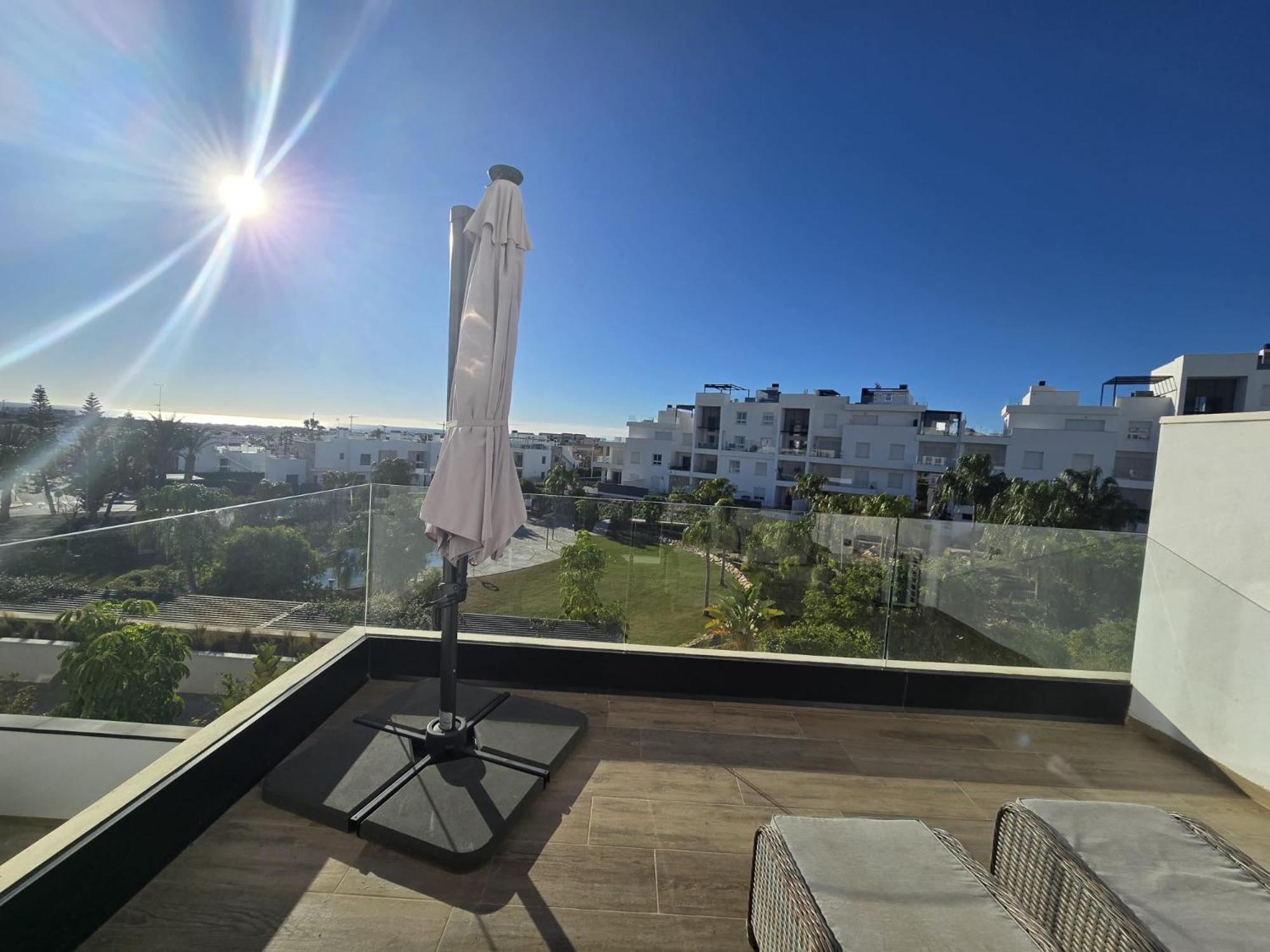 Nice 2 Bedroom Bali Apartment With Sea Views 托雷维耶哈 外观 照片