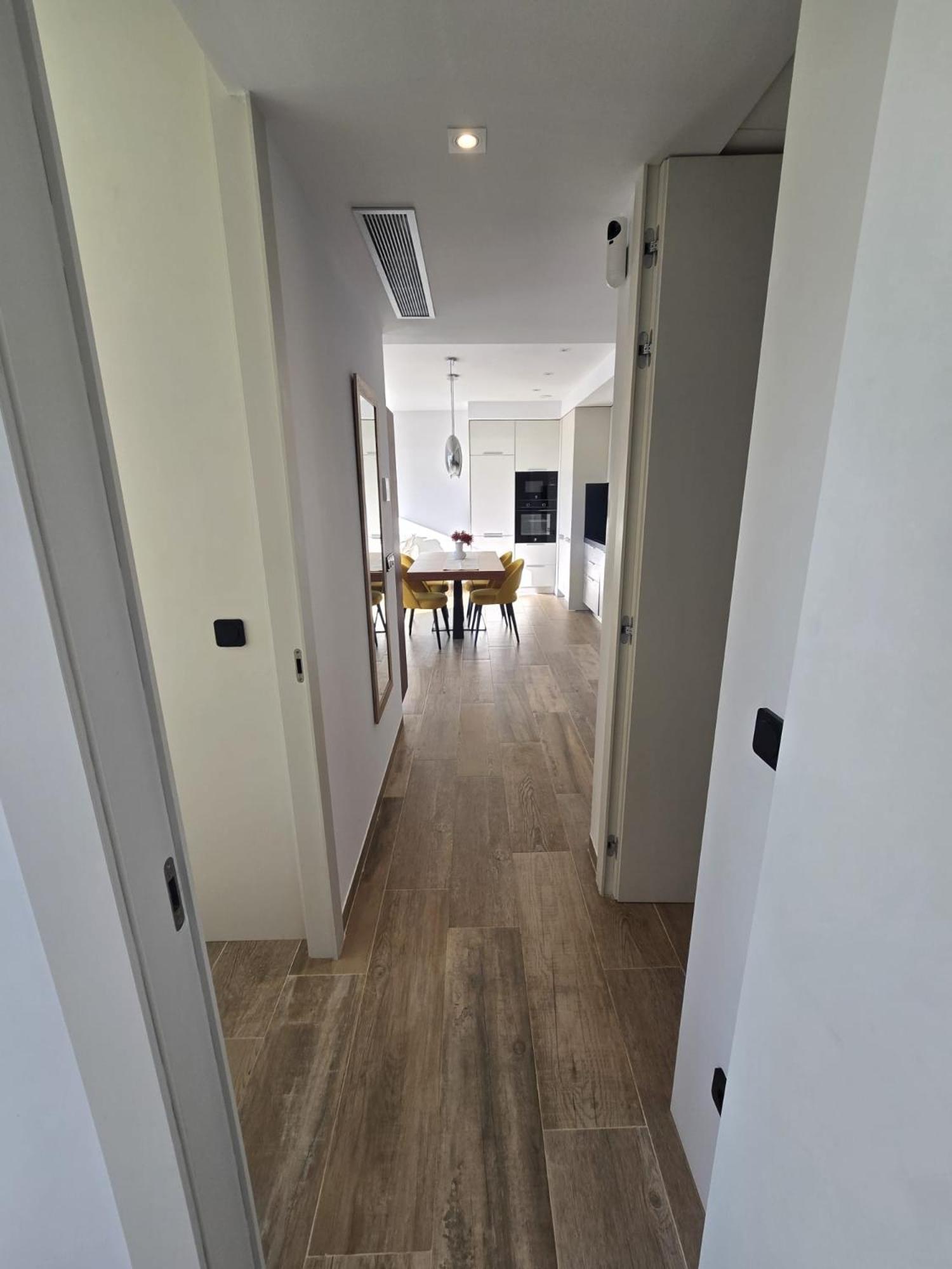 Nice 2 Bedroom Bali Apartment With Sea Views 托雷维耶哈 外观 照片